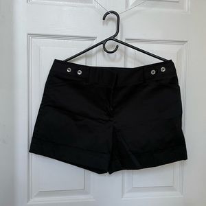 White House Black Market black flat front, front zip and clasp shorts. Sz 8